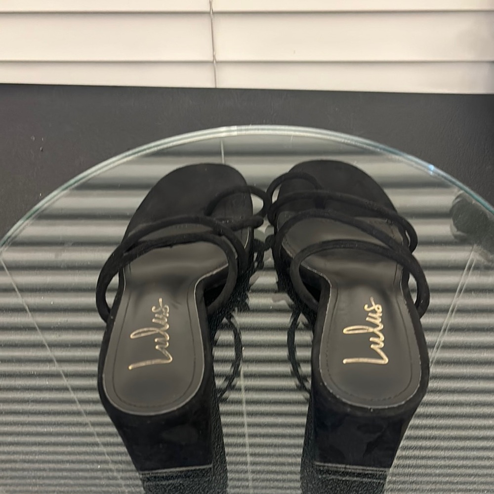 Lulu's Black Strappy Women's Heels Toe Loop 8.5 - Picture 6 of 10
